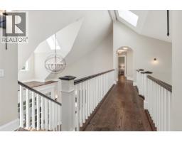 2096 Falkland Pl, Oak Bay, BC V8S4M5 Photo 32