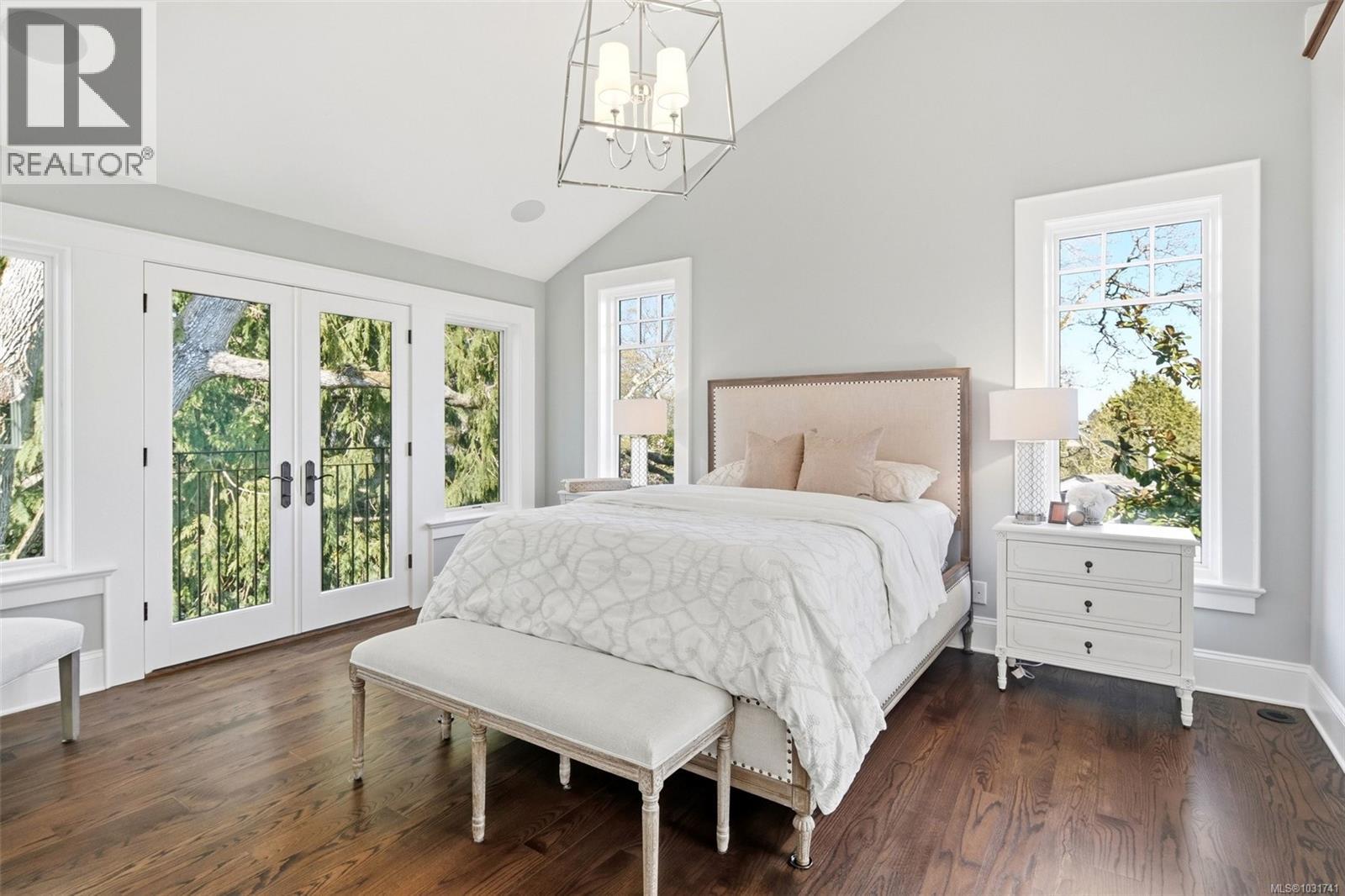  2096 Falkland Place, Oak Bay