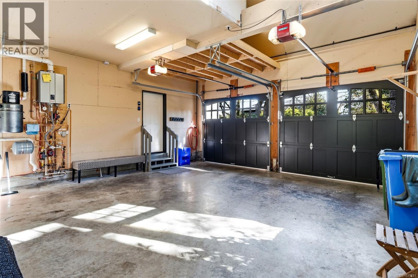  2096 Falkland Place, Oak Bay