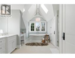2096 Falkland Pl, Oak Bay, BC V8S4M5 Photo 76
