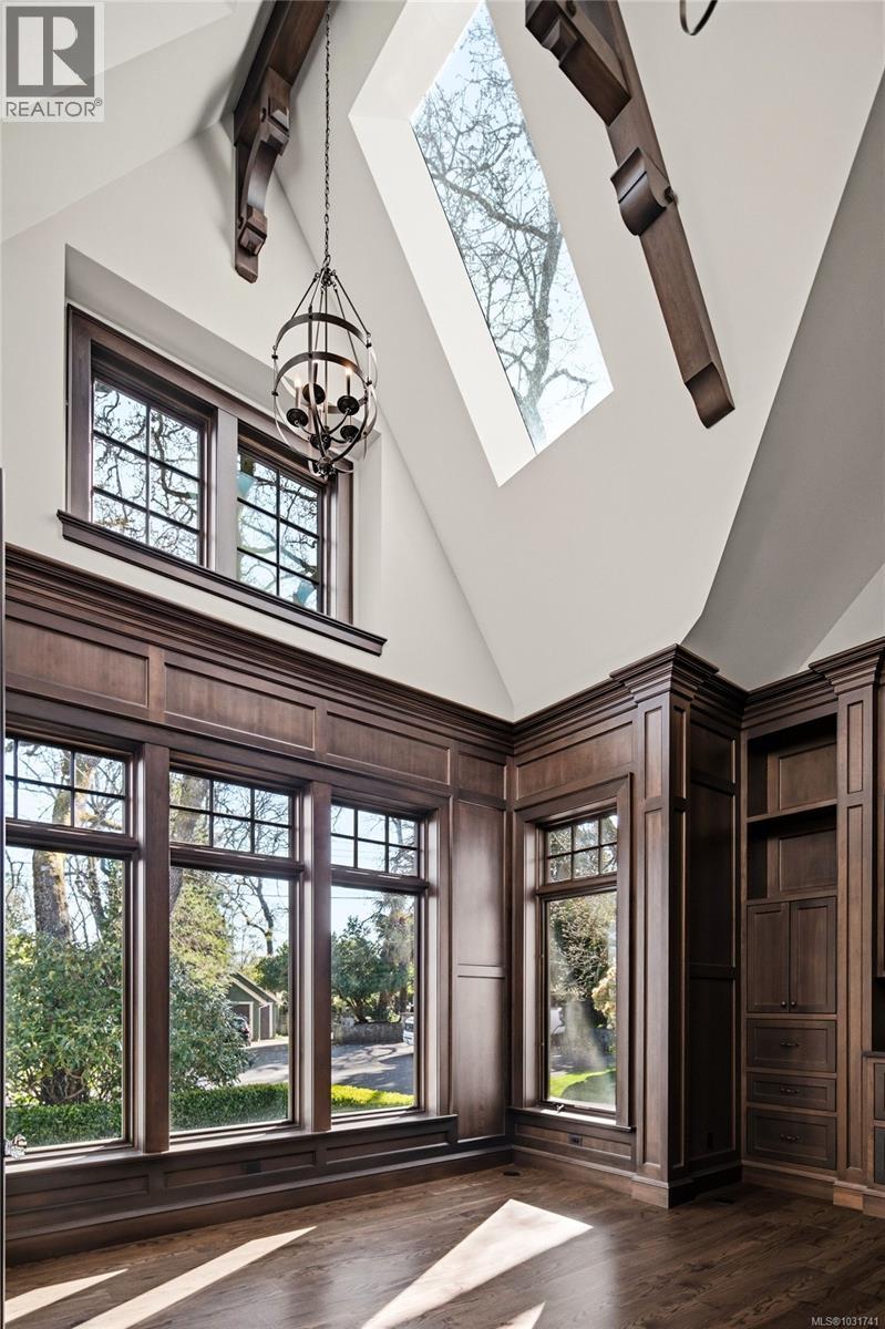  2096 Falkland Place, Oak Bay