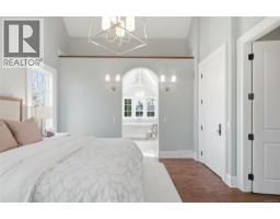 2096 Falkland Pl, Oak Bay, BC V8S4M5 Photo 24