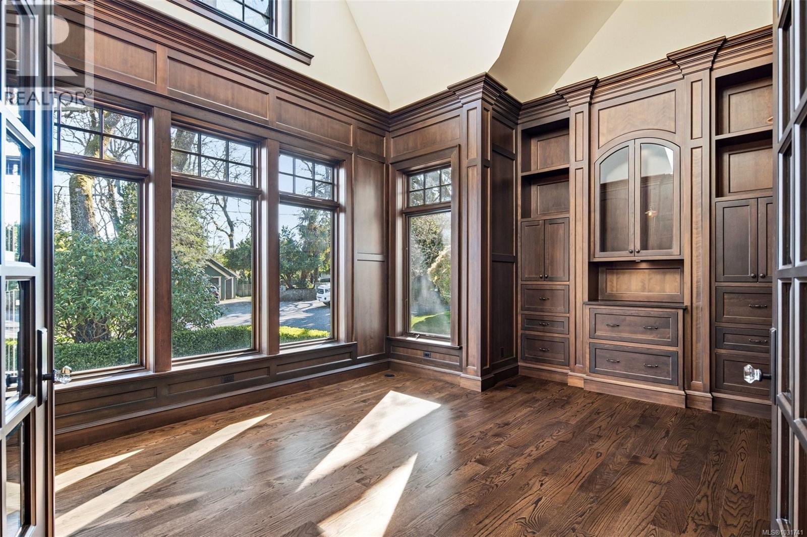  2096 Falkland Place, Oak Bay