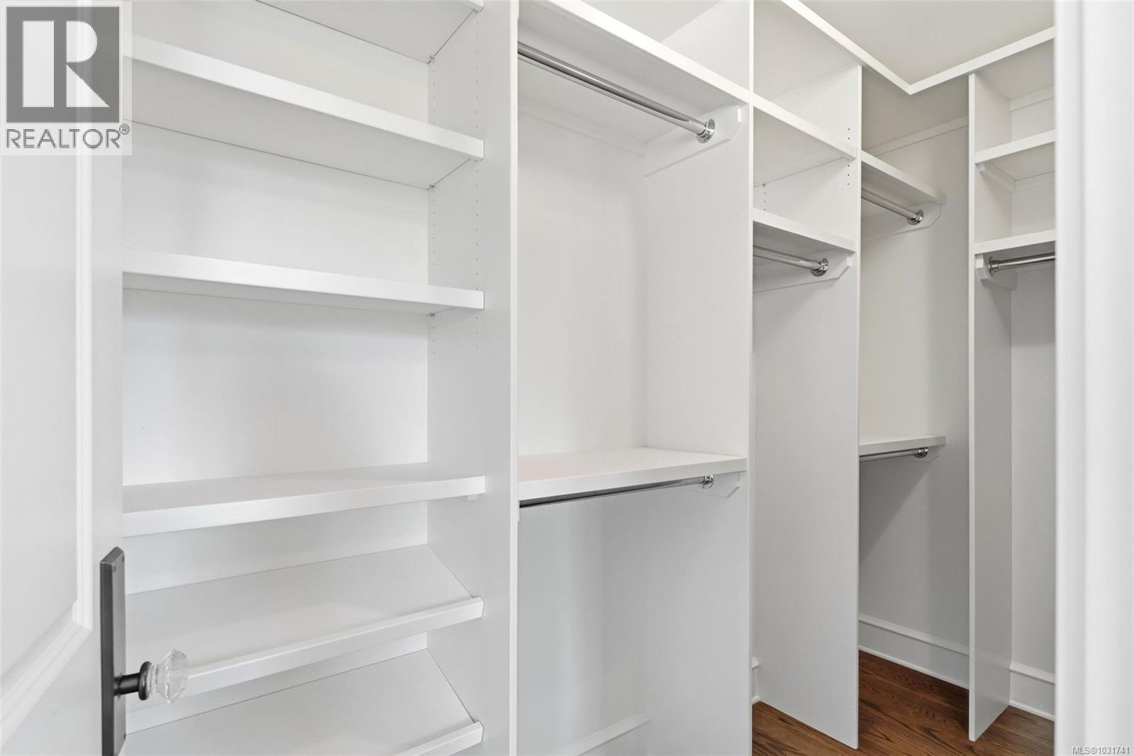  2096 Falkland Place, Oak Bay