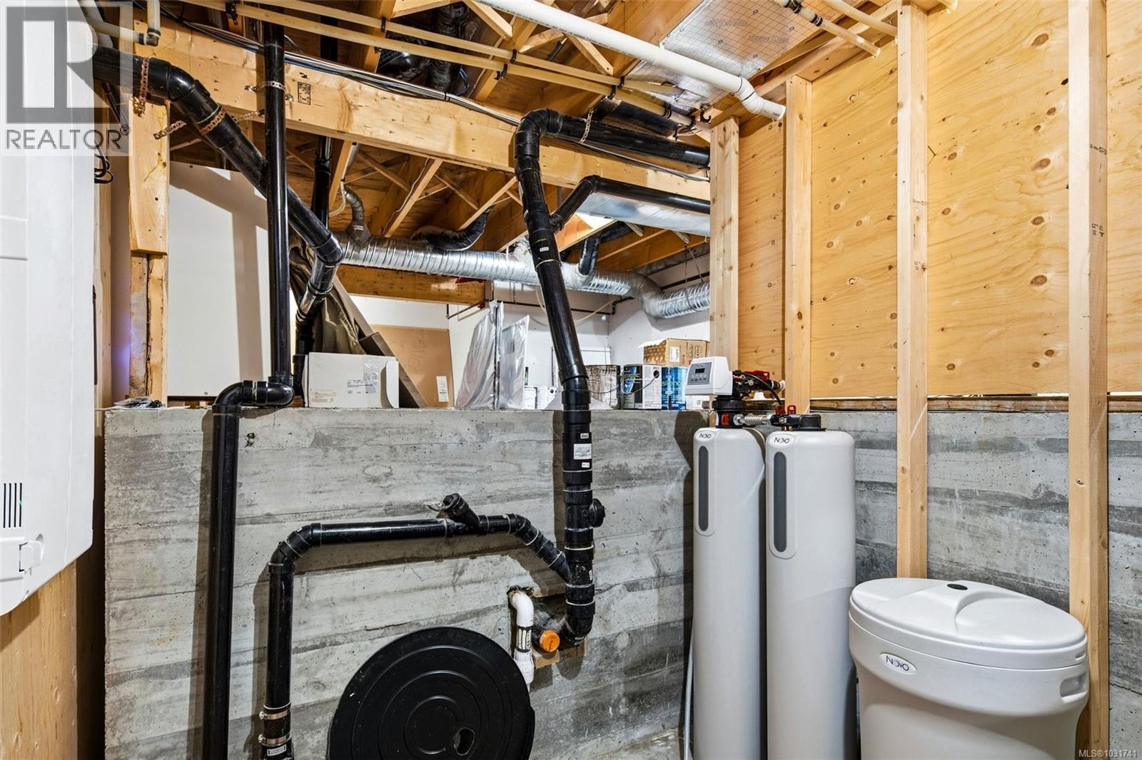  2096 Falkland Place, Oak Bay