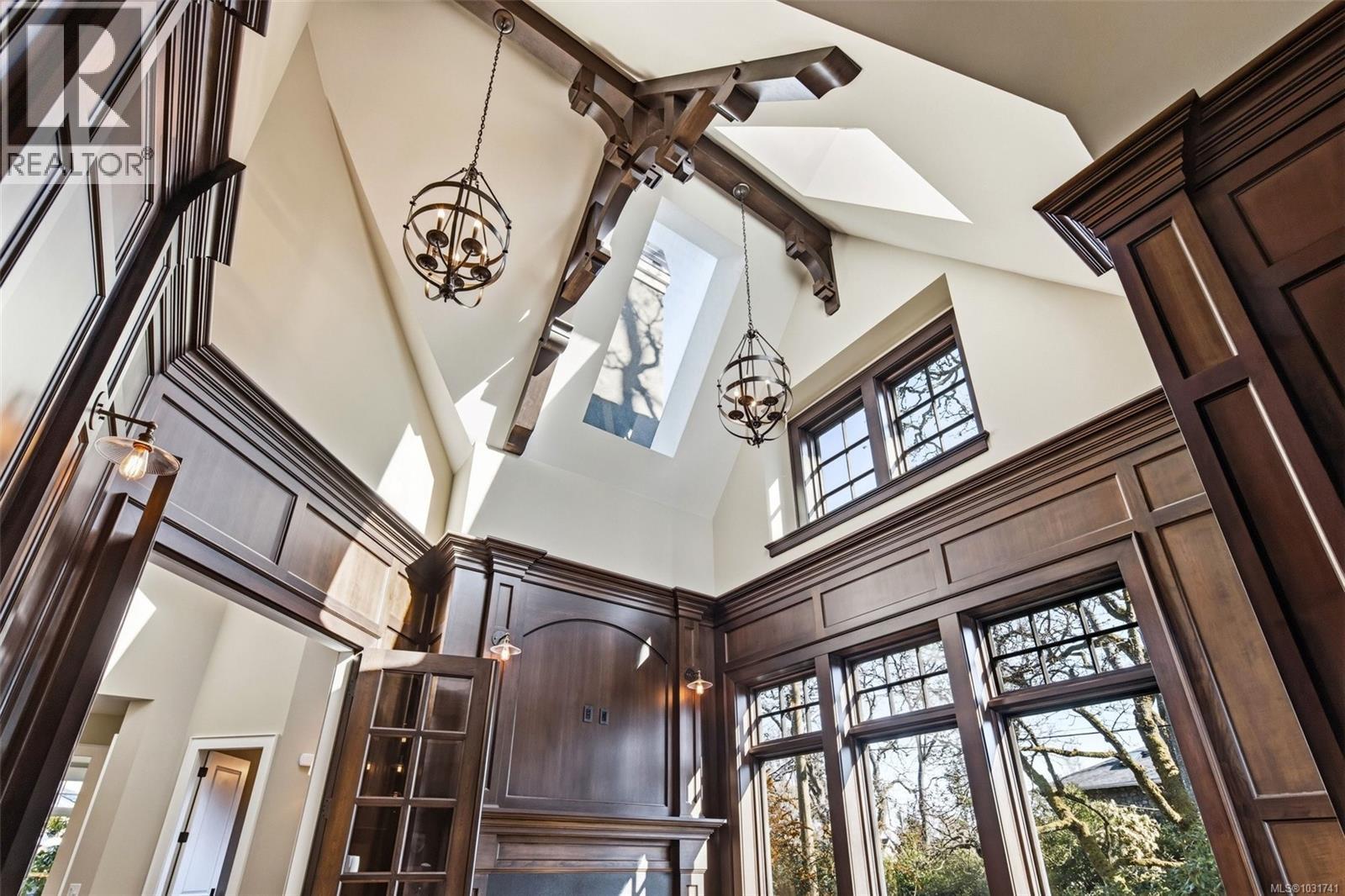  2096 Falkland Place, Oak Bay