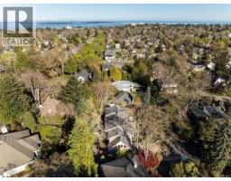2096 Falkland Pl, Oak Bay, BC V8S4M5 Photo 42