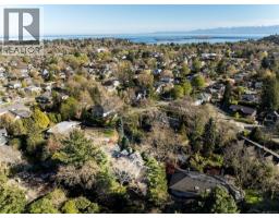 2096 Falkland Pl, Oak Bay, BC V8S4M5 Photo 56