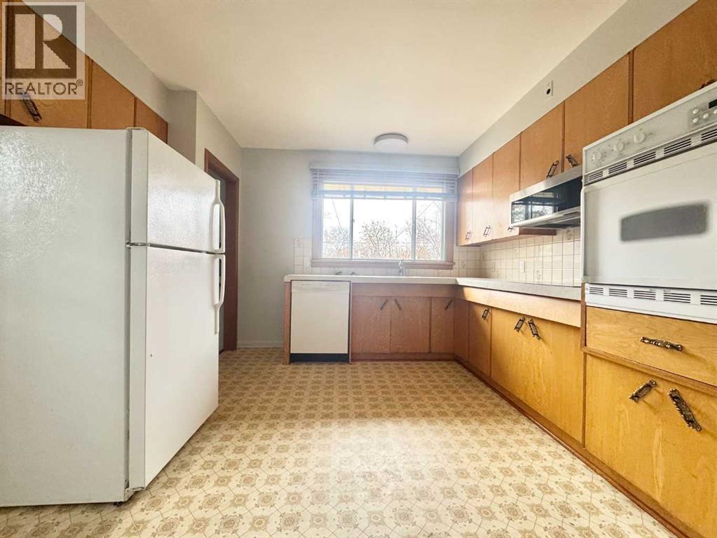 637 11 STREET N - 10