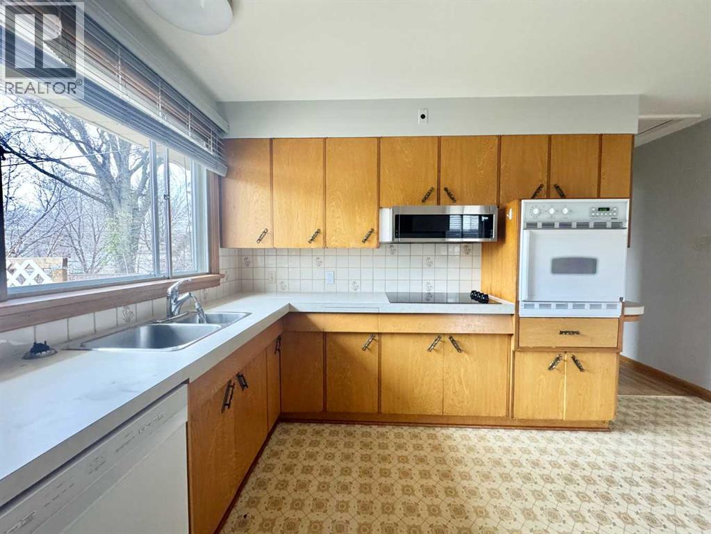 637 11 STREET N - 13