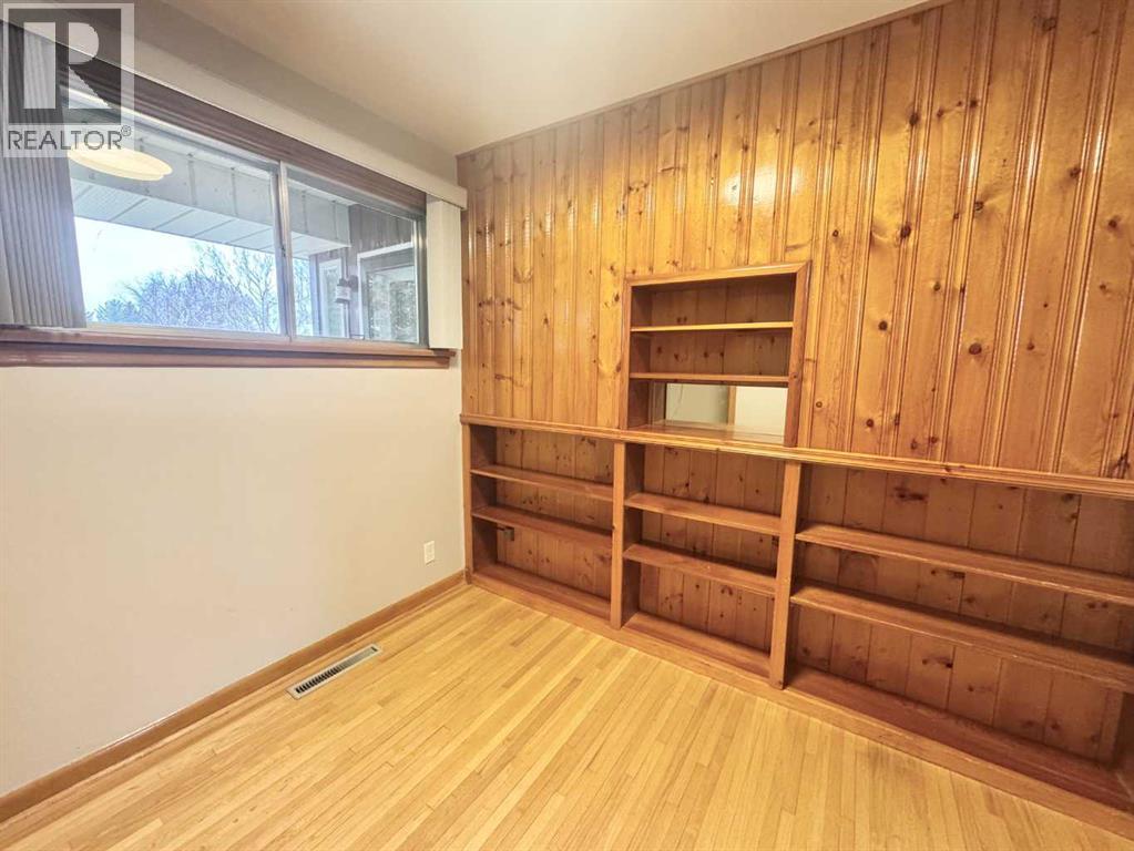 637 11 STREET N - 14