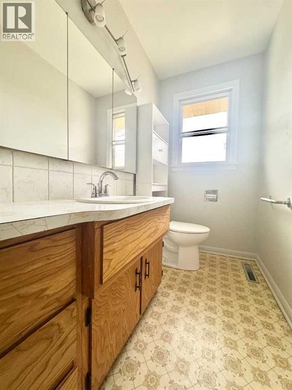 637 11 STREET N - 16