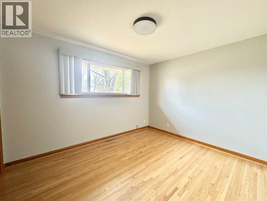 637 11 STREET N - 19