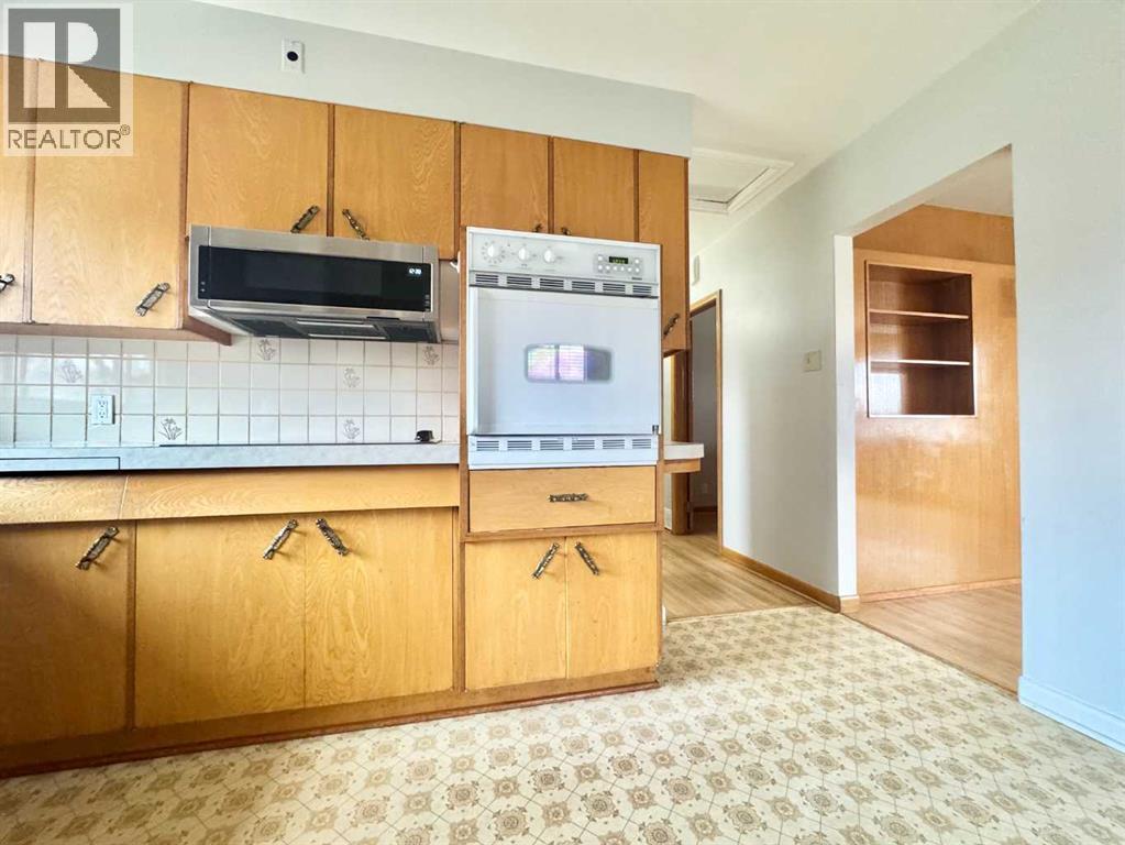 637 11 STREET N - 23