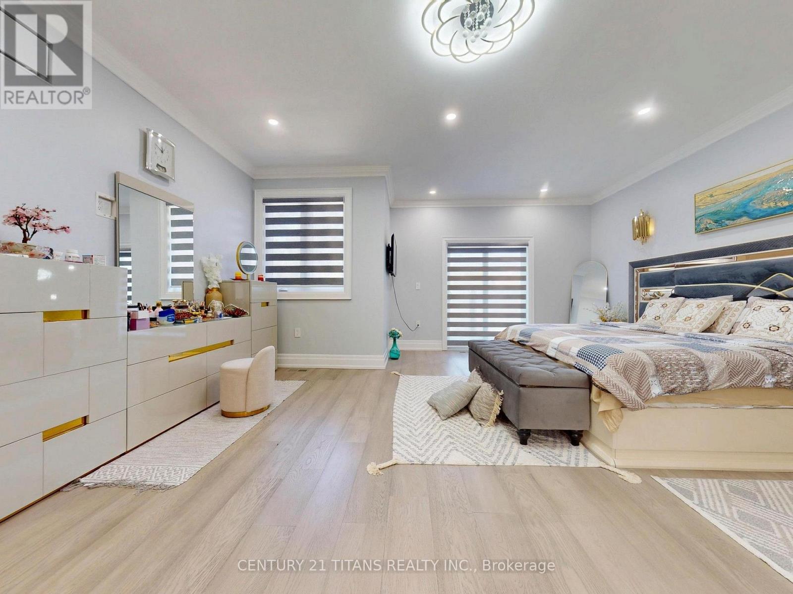 36 CRAIGLEE DRIVE - 24