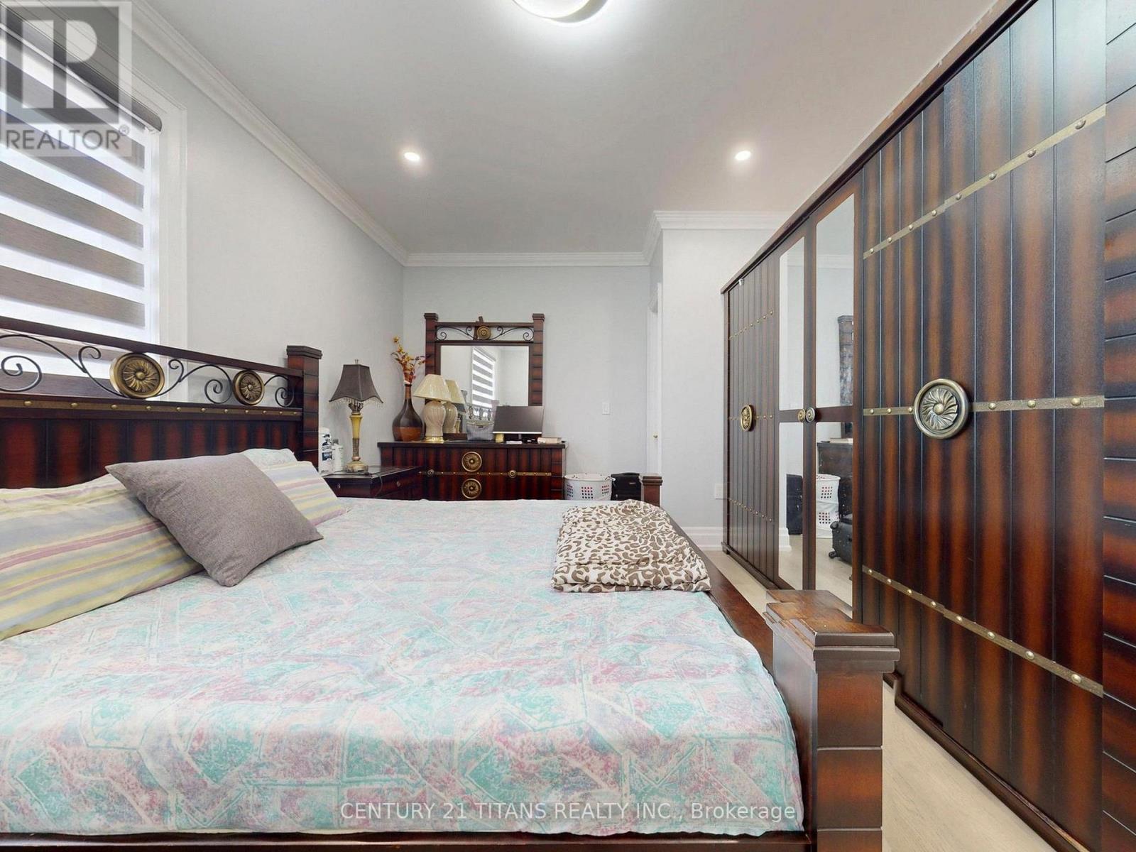 36 CRAIGLEE DRIVE - 34