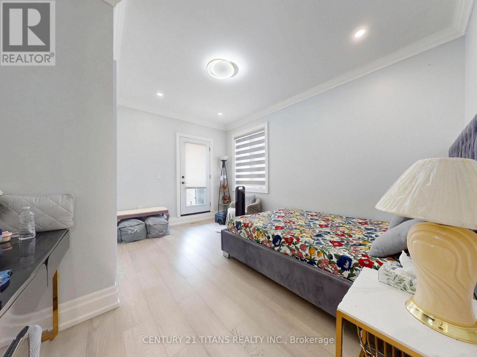 36 CRAIGLEE DRIVE - 35