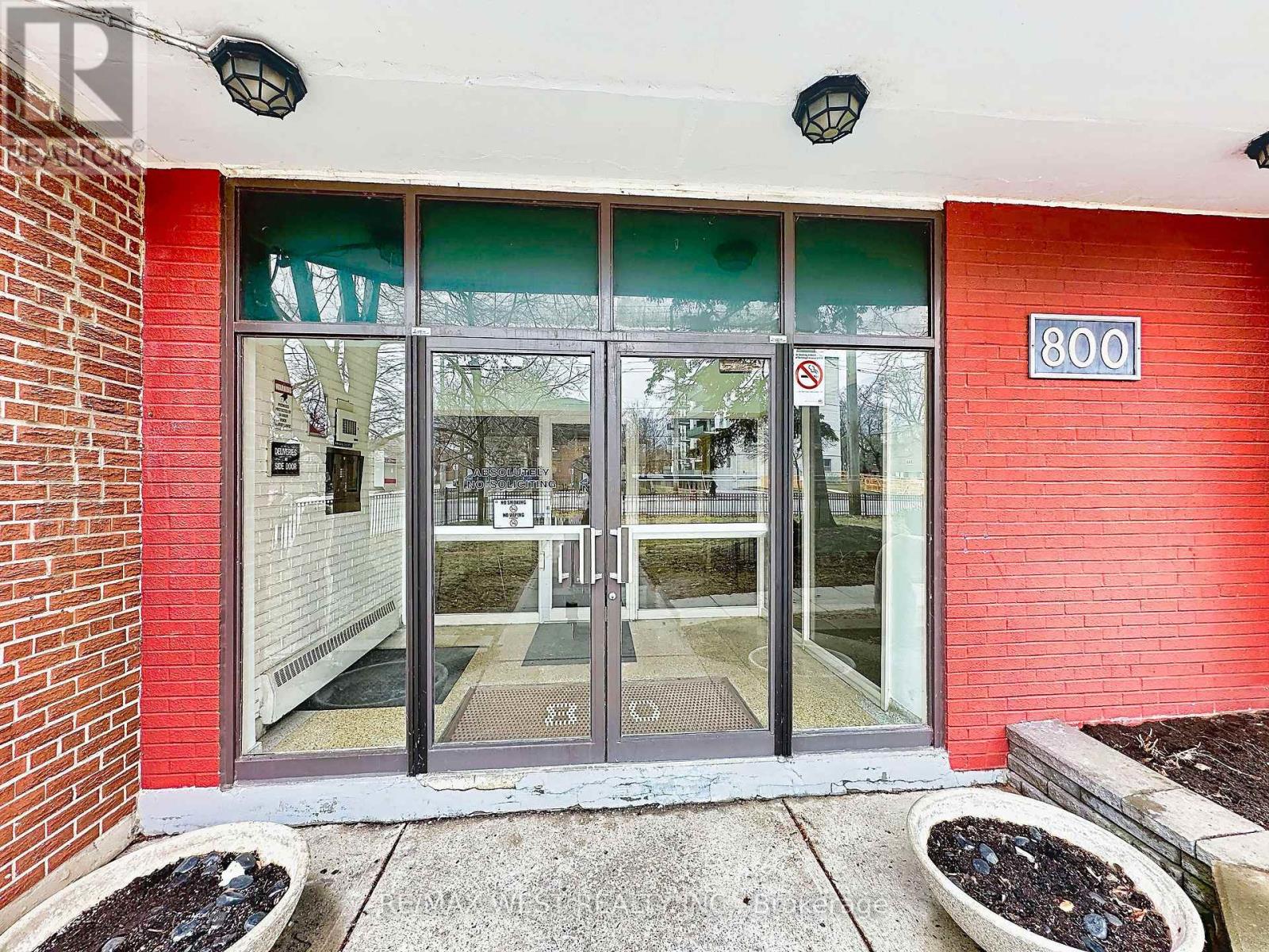 #206 800 KENNEDY ROAD - 2