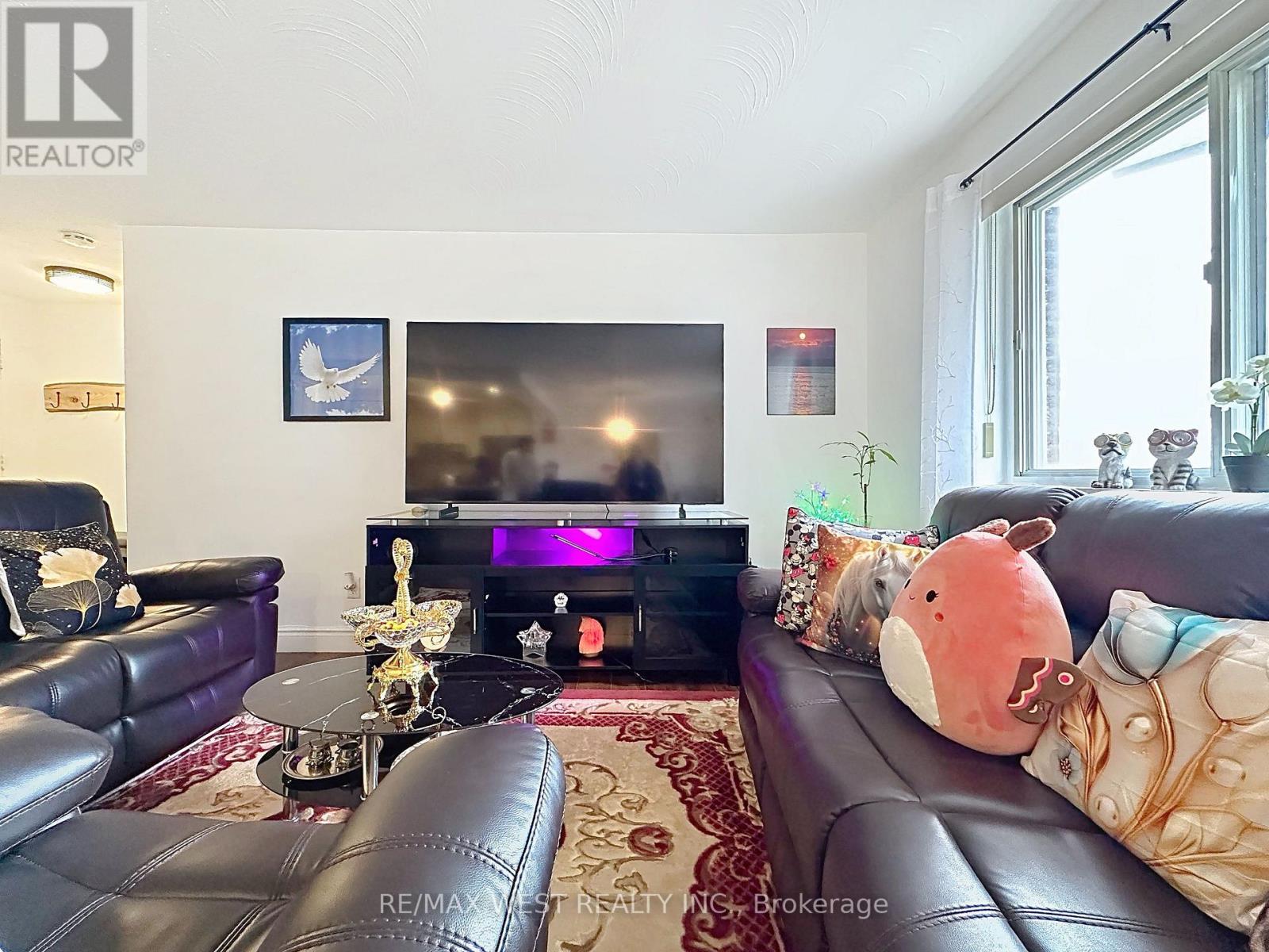 #206 800 KENNEDY ROAD - 4