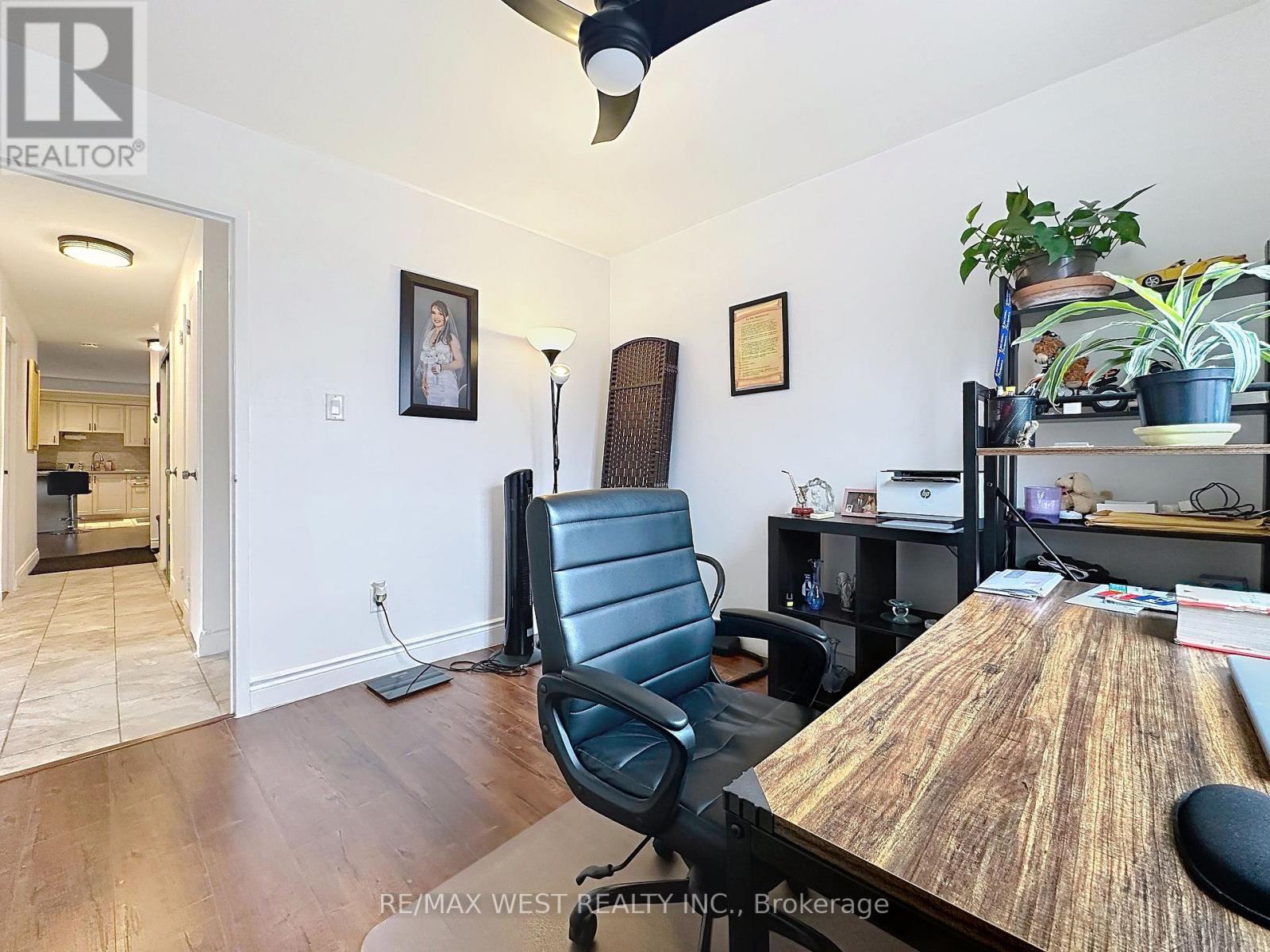 #206 800 KENNEDY ROAD - 17