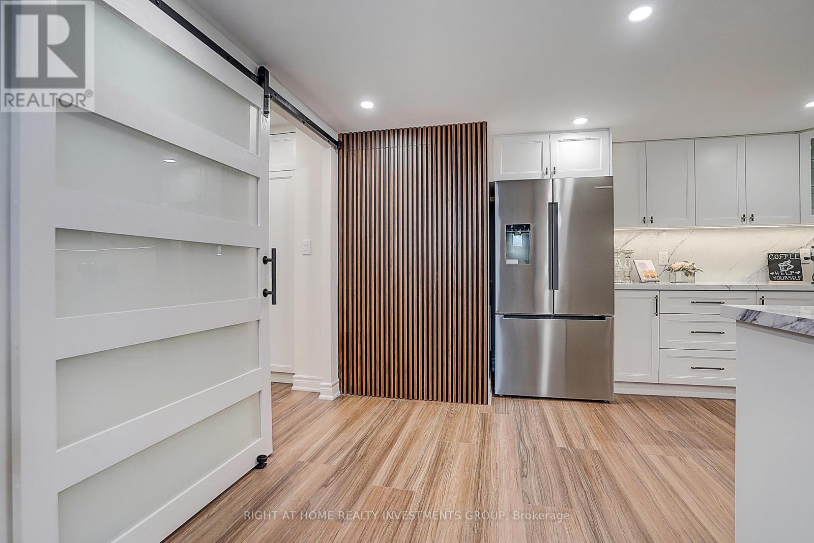 #511 89 SKYMARK DRIVE - 10