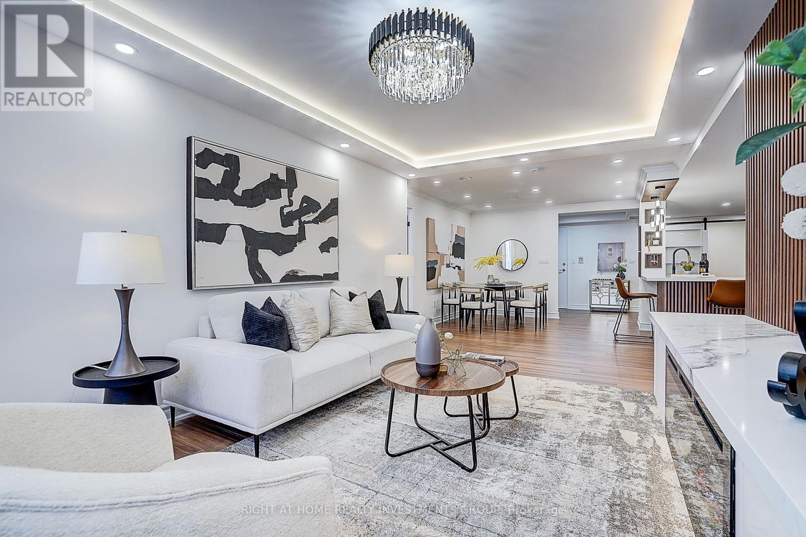 #511 89 SKYMARK DRIVE - 30