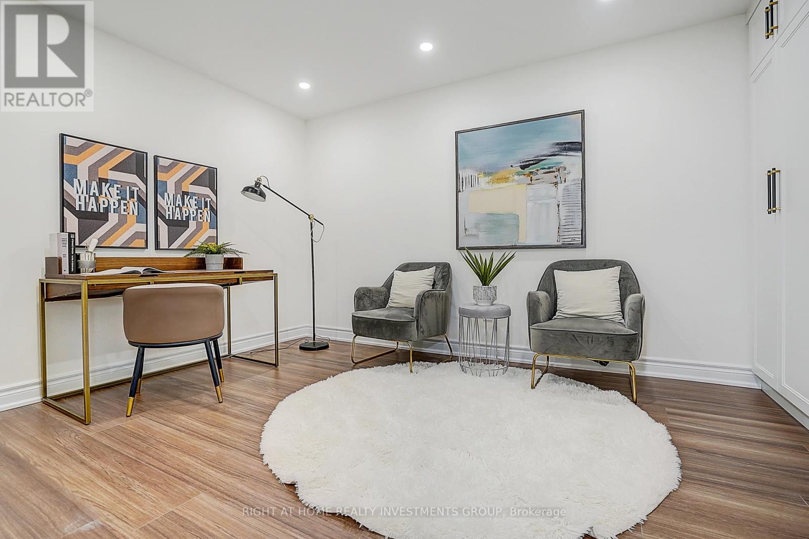 #511 89 SKYMARK DRIVE - 42