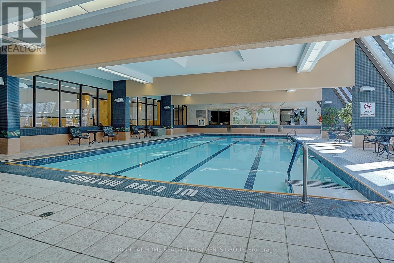 #511 89 SKYMARK DRIVE - 47