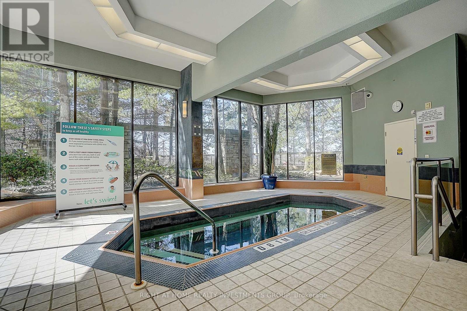 #511 89 SKYMARK DRIVE - 49