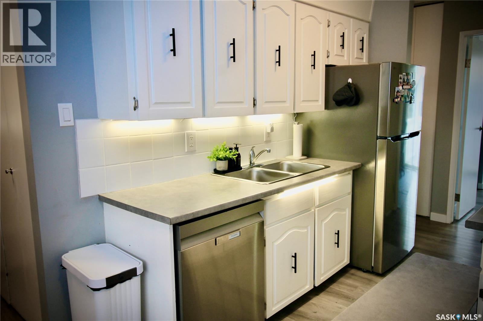 3342 DIEFENBAKER DRIVE - 13