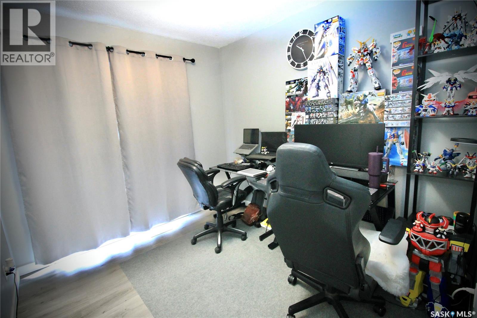 3342 DIEFENBAKER DRIVE - 27