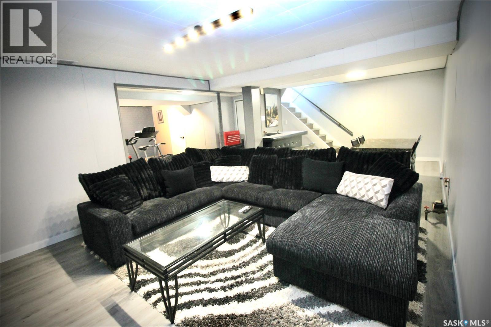 3342 DIEFENBAKER DRIVE - 33