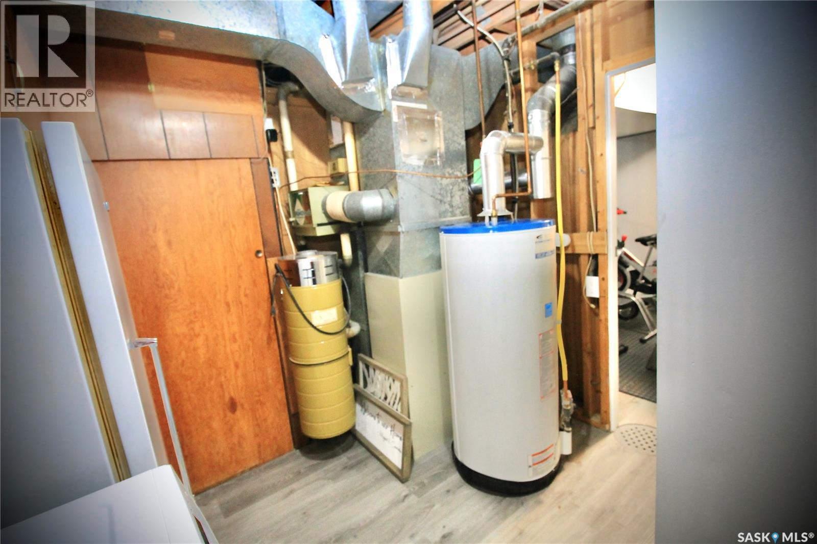 3342 DIEFENBAKER DRIVE - 38