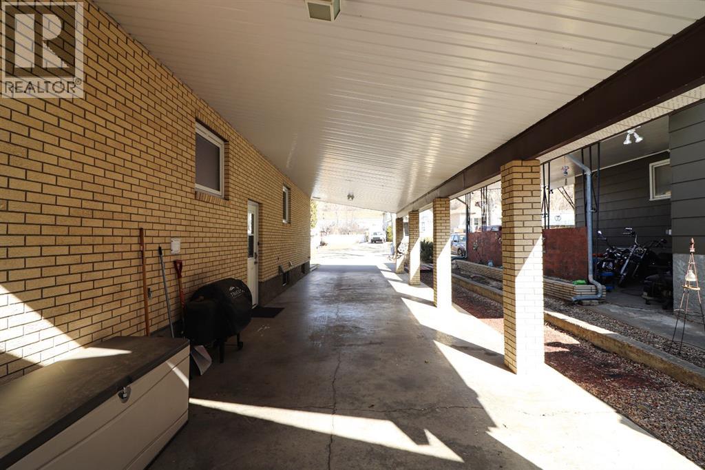 211 3 STREET NE - 14