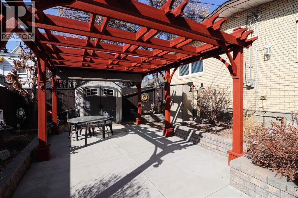 211 3 STREET NE - 16