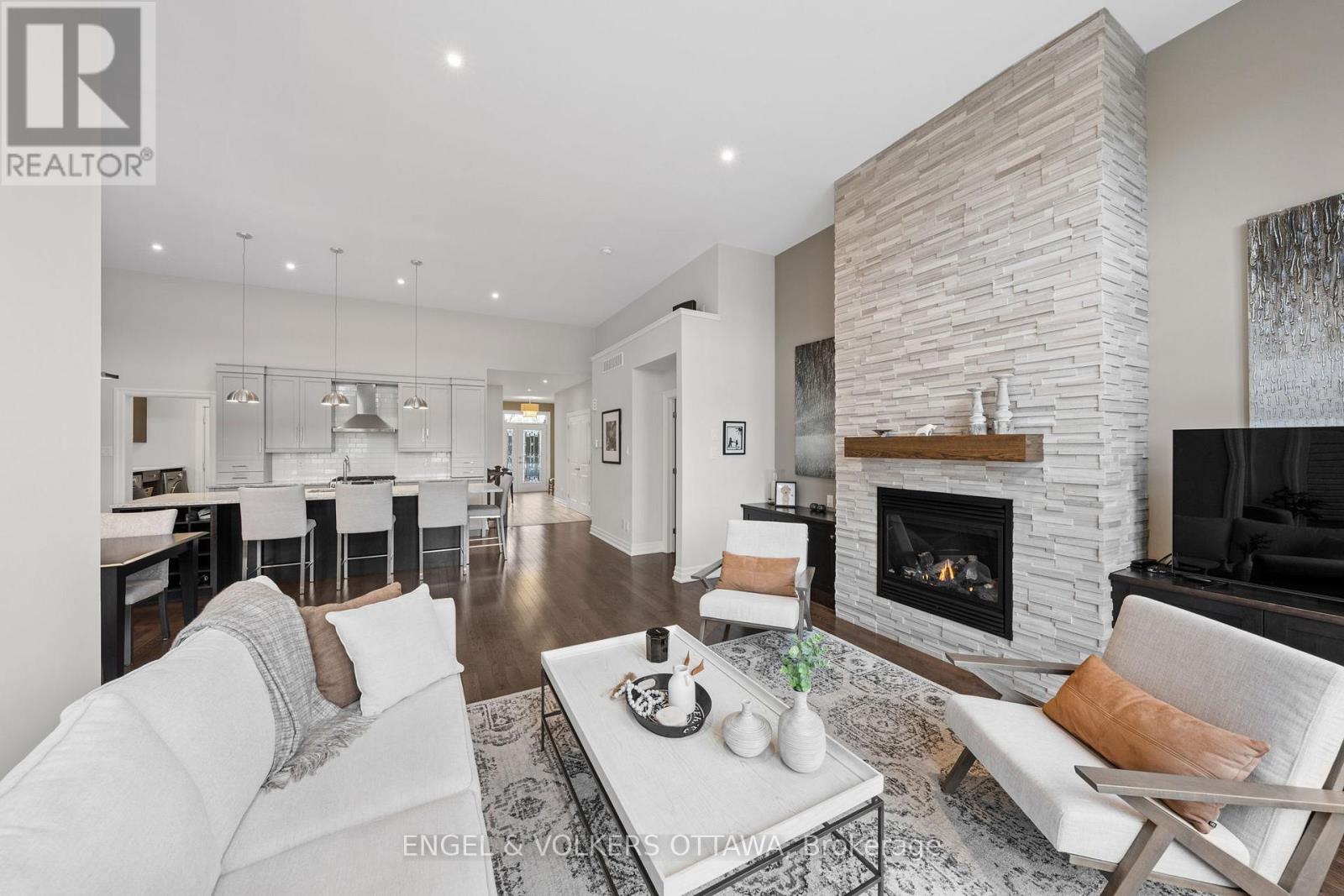 100 EQUINELLE DRIVE - 16