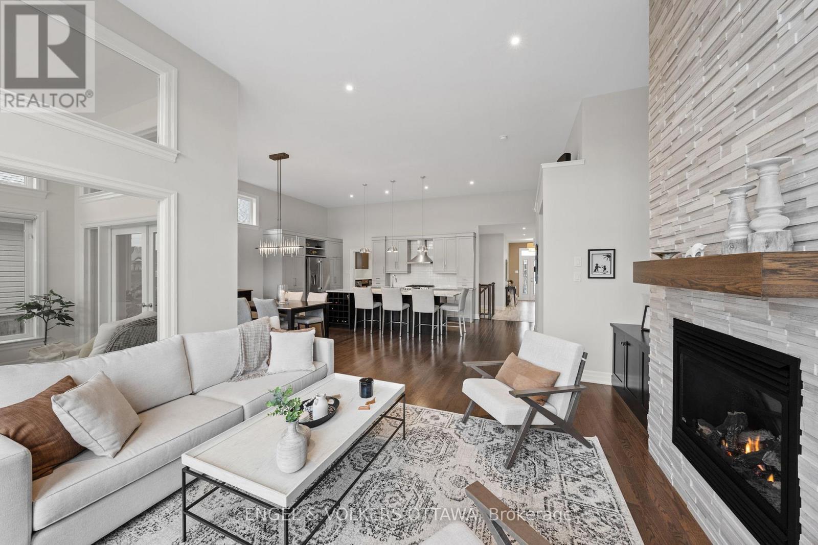 100 EQUINELLE DRIVE - 17