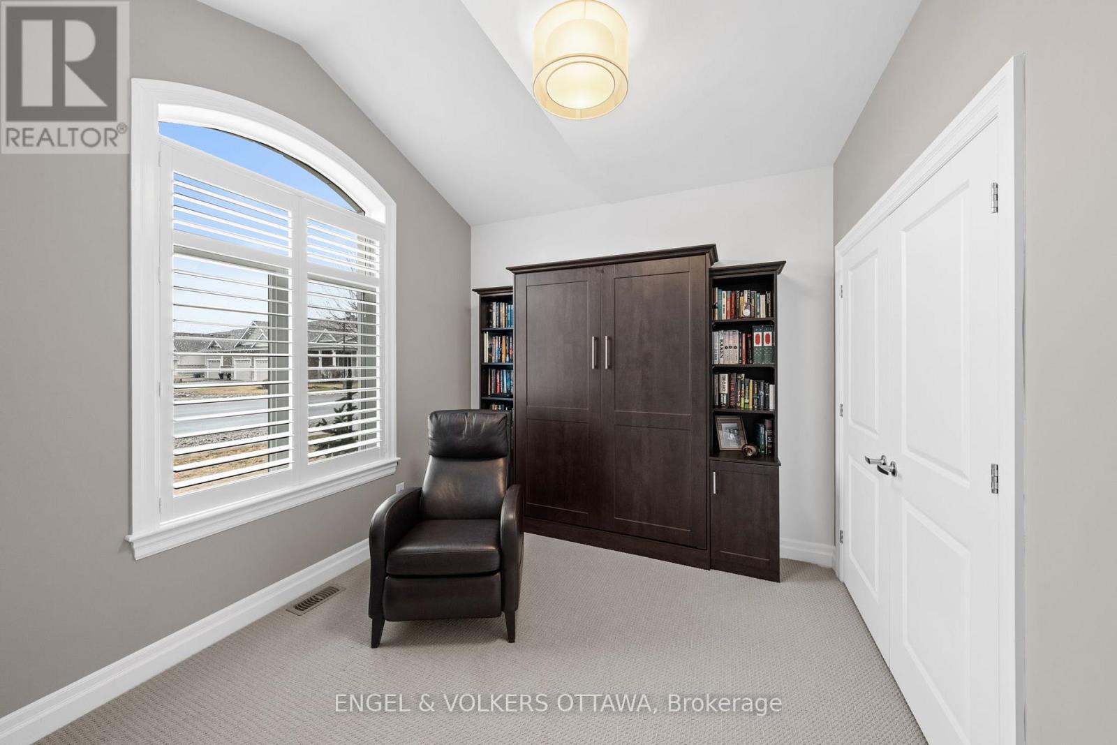 100 EQUINELLE DRIVE - 24