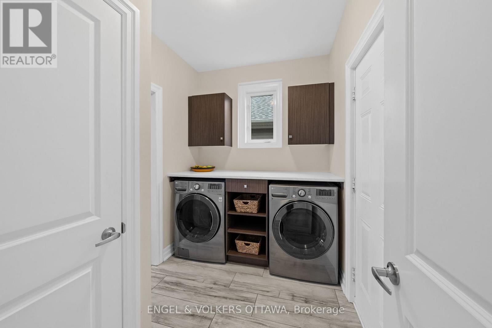 100 EQUINELLE DRIVE - 29