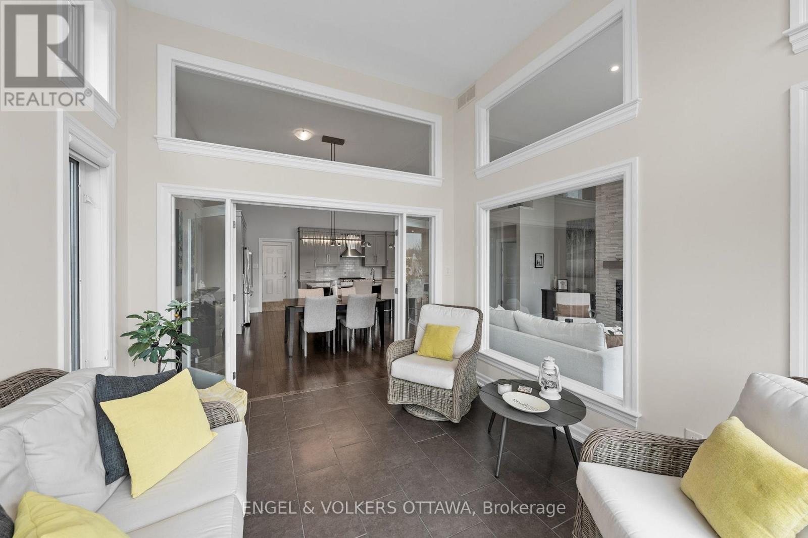 100 EQUINELLE DRIVE - 31