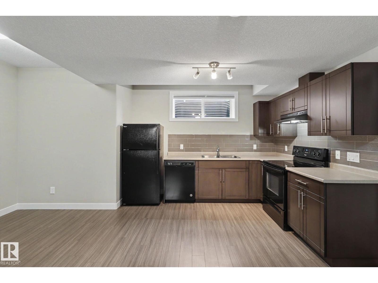 2547 AMERONGEN CR SW, Edmonton