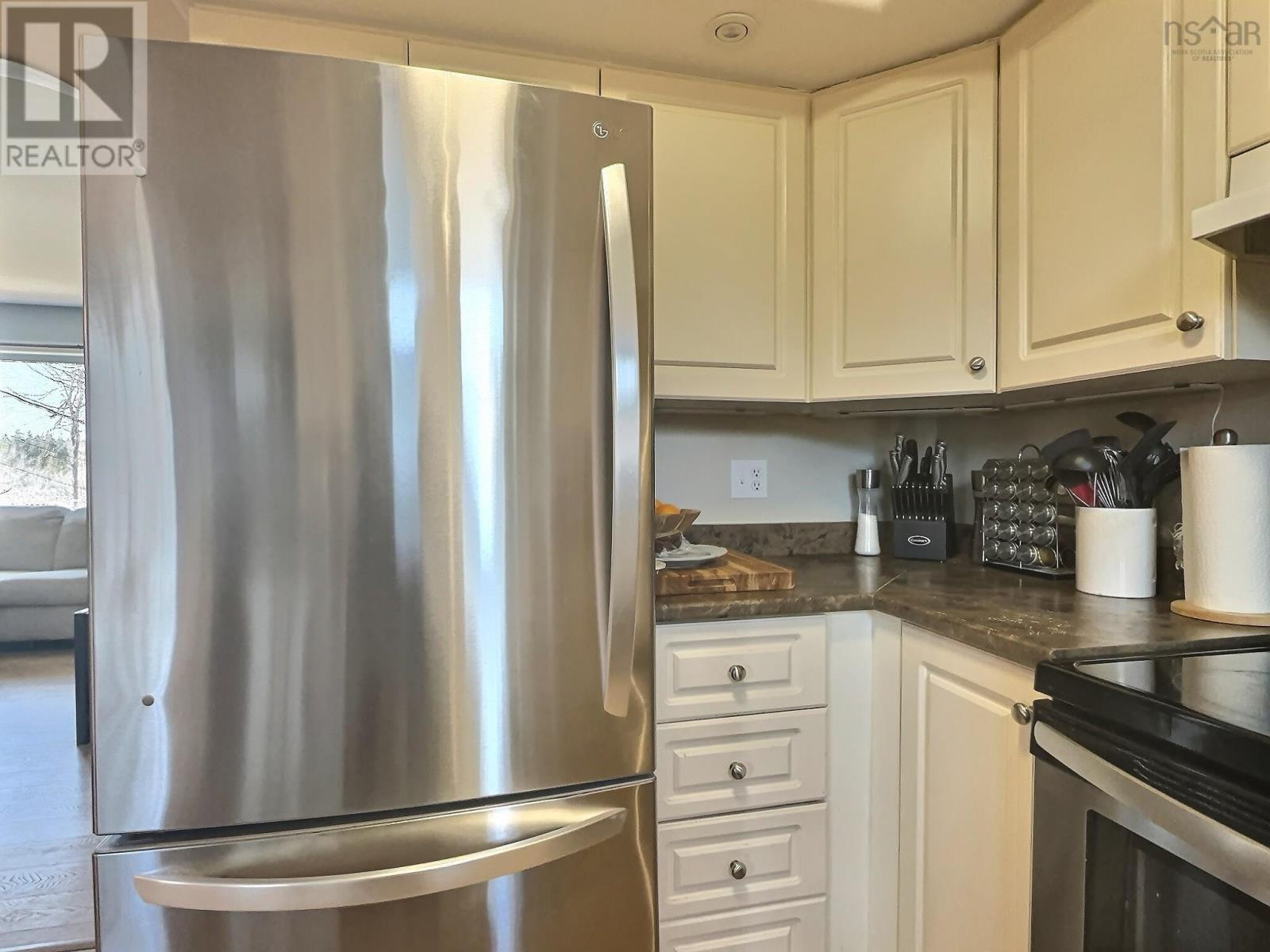 Property 12 of 21 of 1178 1 Highway