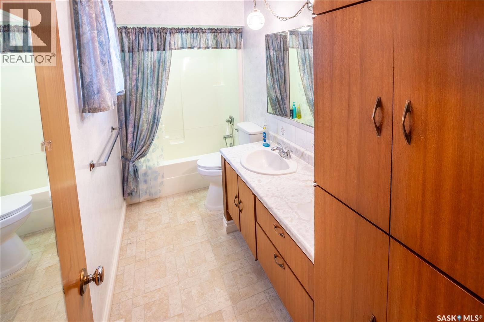 215 OXFORD STREET W - 12