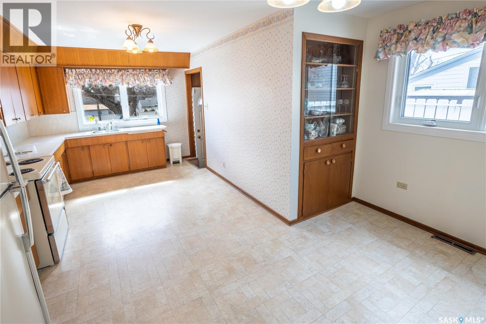 215 OXFORD STREET W - 14