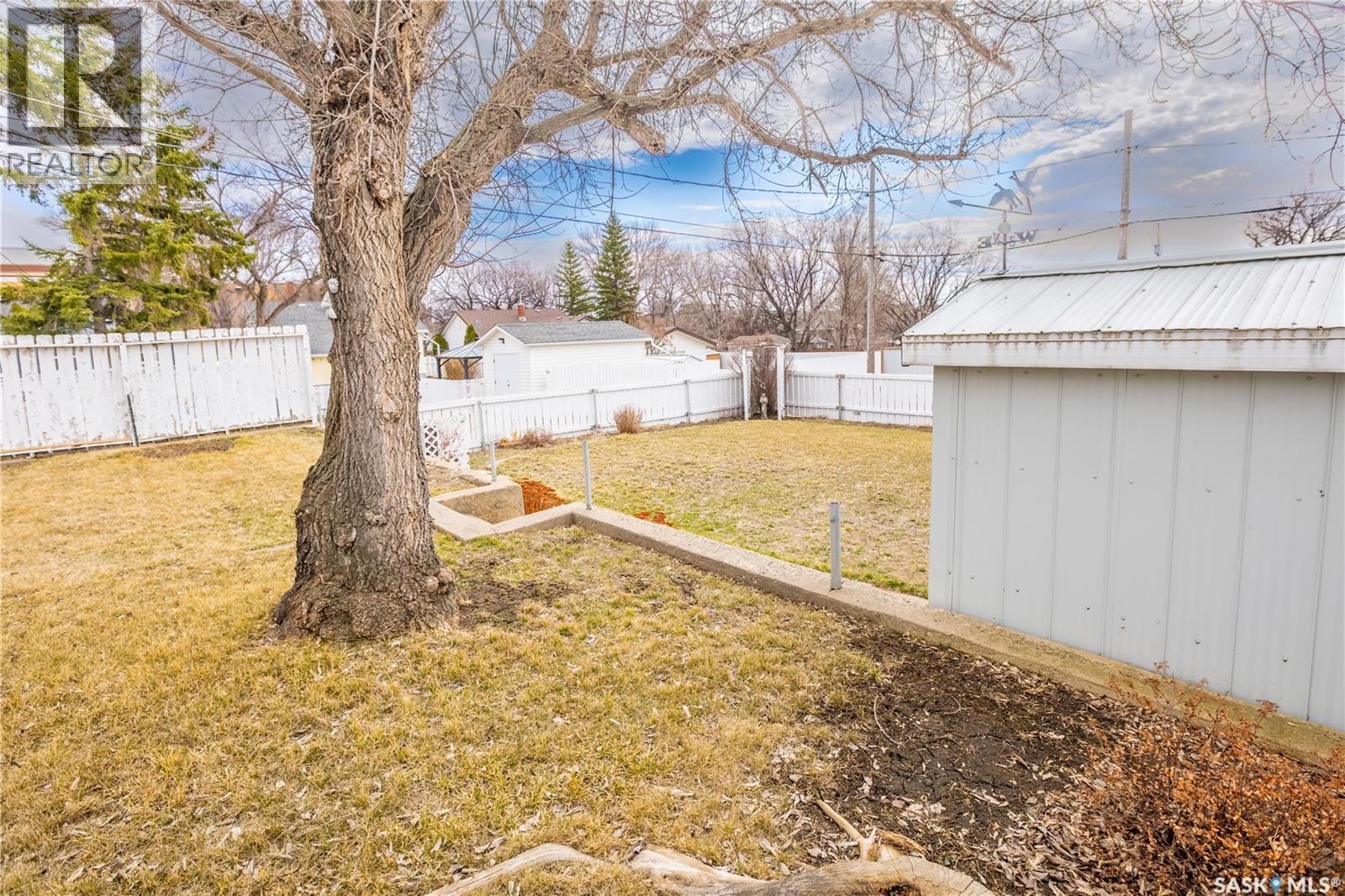 215 OXFORD STREET W - 3