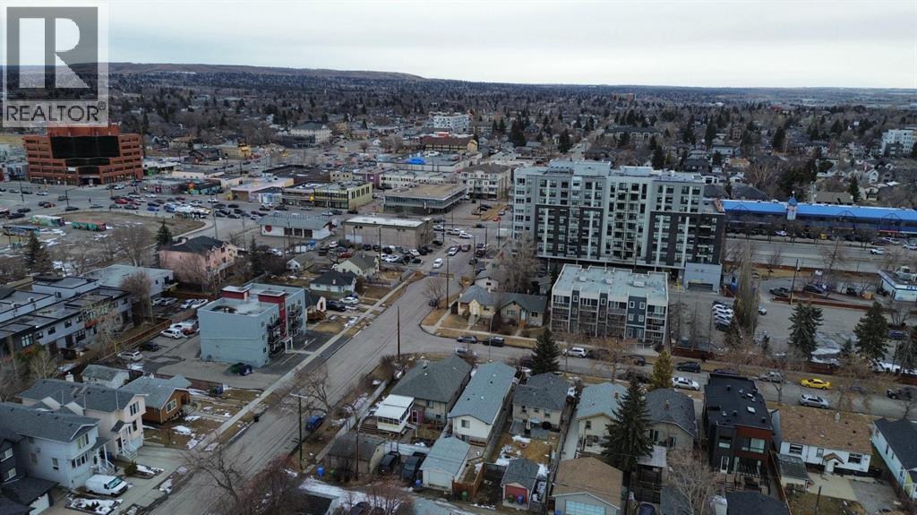 202 15 AVENUE NE - 16