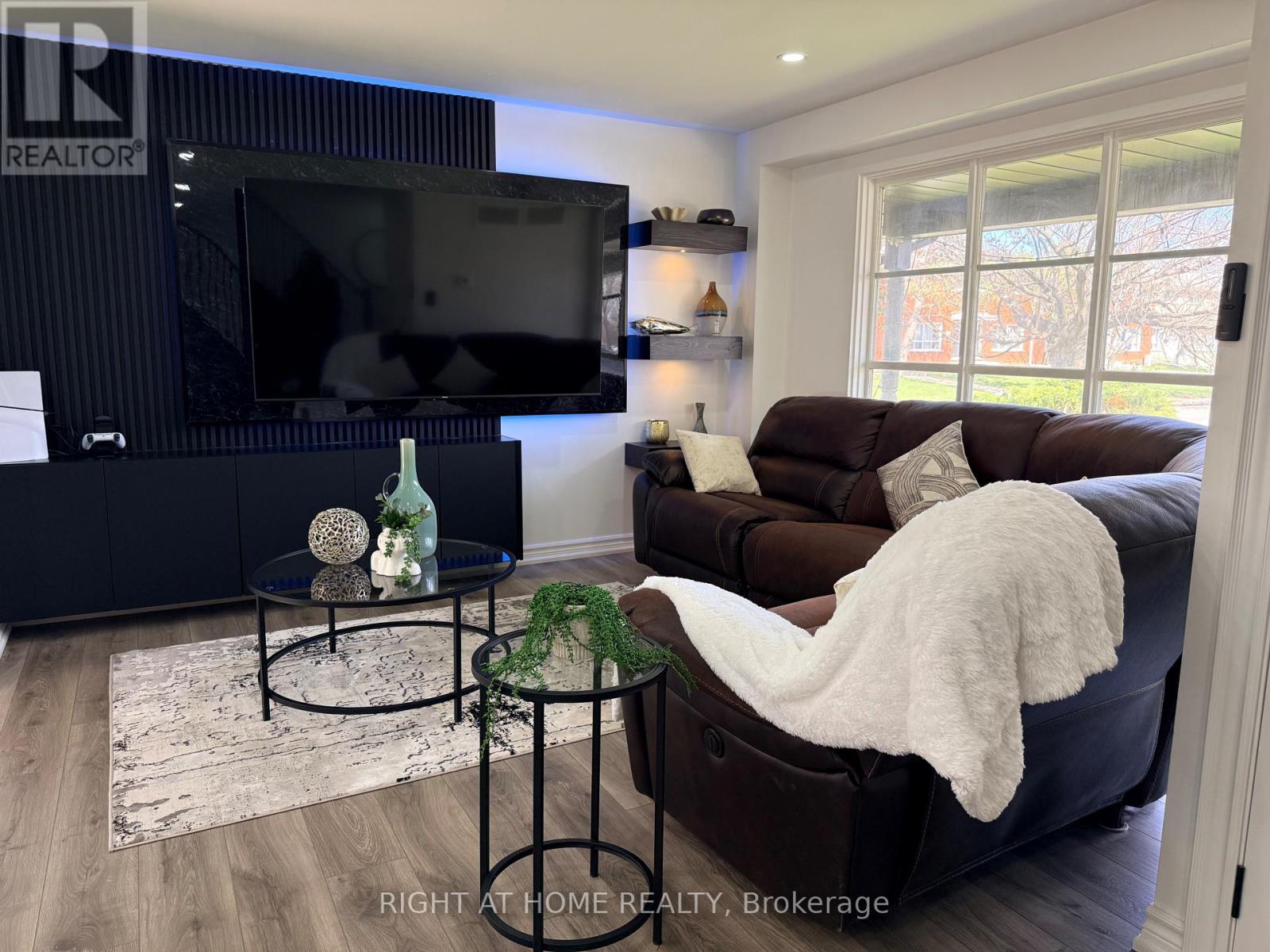 77 ELFORD CRESCENT - 18