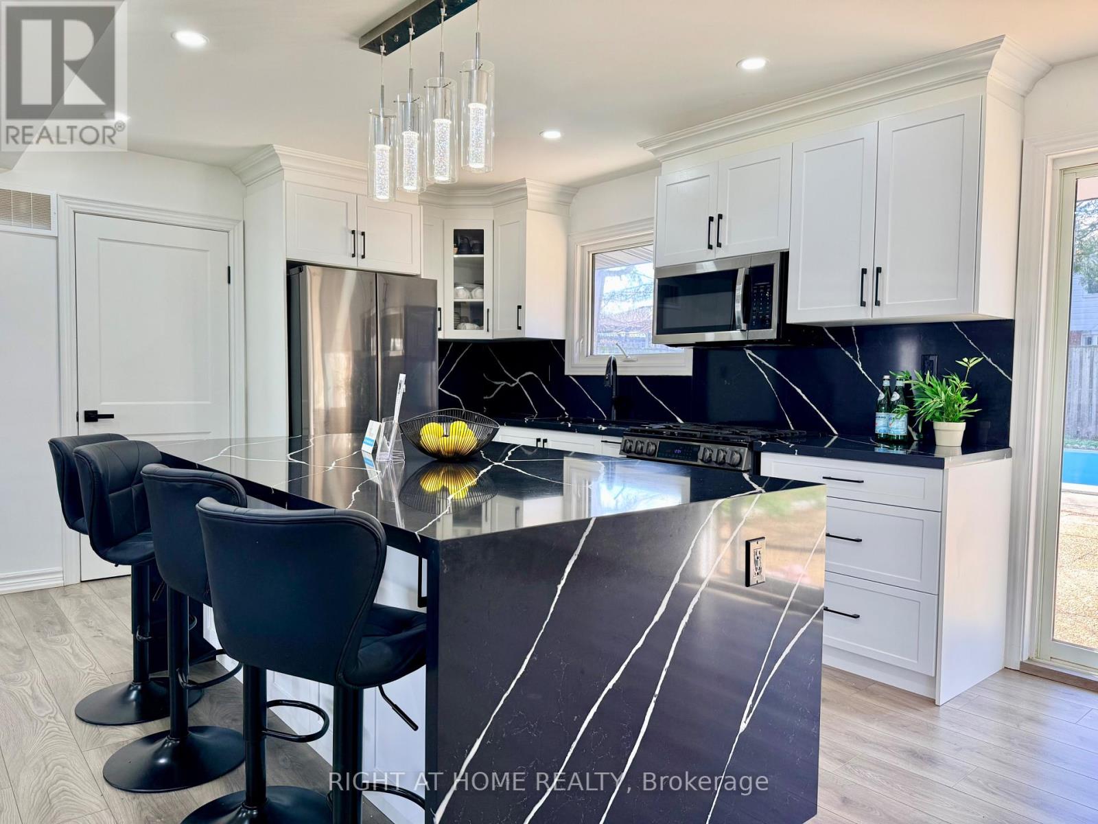 77 ELFORD CRESCENT - 6