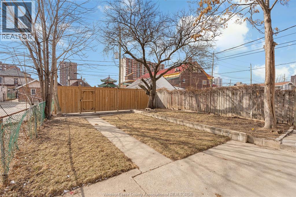 747 Windsor — photo 29