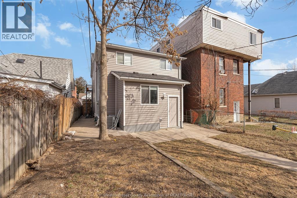 747 Windsor — photo 27
